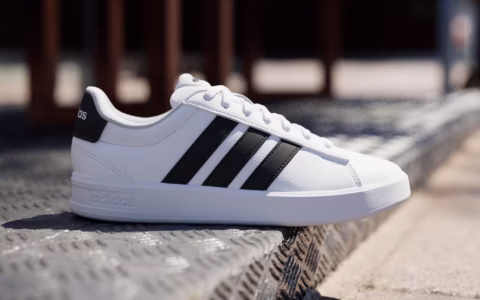历史低价！Adidas Grand Court 3.0 经典三条杠  时尚百搭 女款/男款 运动鞋特卖+包邮！2色多码可选！