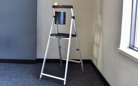 史低价！Rubbermaid RMA-3 轻质铝合金3阶人字梯特卖＋包邮！会员专享！