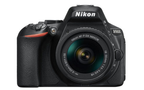 历史最低！尼康 Nikon D5600 单反套机AF-P DX NIKKOR 18-55mm f/3.5-5.6G VR 限时特卖+包邮！