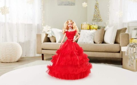 芭比娃娃 Barbie 2018年假日纪念版，特卖+包邮！