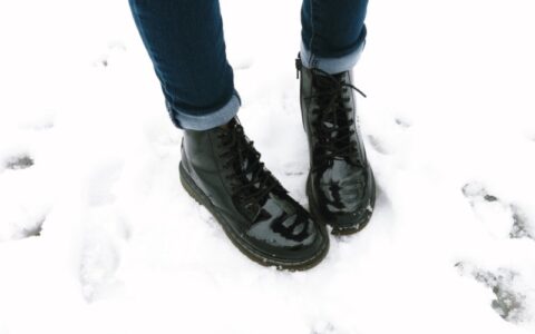 防水保暖时髦马丁靴 Dr. Martens 网购周大促：精选男女新款时尚马丁靴6.4折起特卖！！
