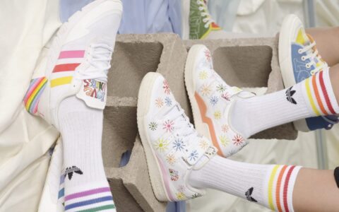 多姿多彩！adidas Originals 特别推出Pride 2021 系列款鞋服帽子！