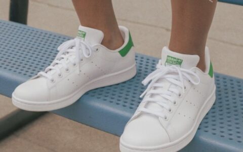 今晚结束！阿迪达斯 Adidas 大促：精选 Originals 三叶草潮鞋 包括最经典系列Stan Smith 全部7折限时特卖+包邮！