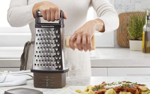 KitchenAid 多功能刨丝器特卖！切片、切丝、切碎粒都行，送带刻度带盖保鲜盒
