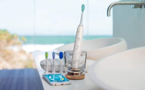 Philips 飞利浦 Sonicare DiamondClean Smart 9750 钻石亮白智能电动牙刷特卖+包邮！送旅行充电盒！2色可选！