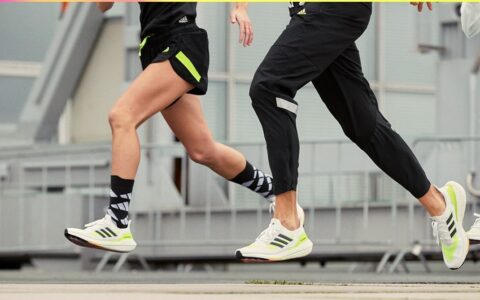 Adidas官网清仓大促！精选成人儿童时尚运动鞋服全部3折！