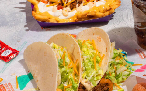 Taco Bell 加拿大周一优惠，买一个墨西哥玉米卷饼，就免费送一个