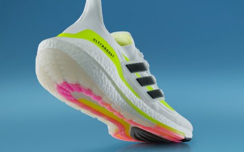 最后一天！Adidas官网闪促！最强经典跑鞋 ULTRABOOST 低至7折+额外5折！