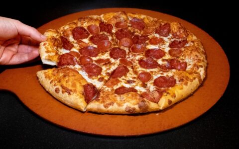 必胜客 Pizza Hut 加拿大各分店 免费送披萨！