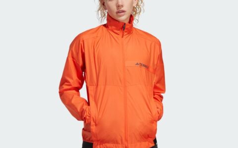 超低价！手慢无！多款 Adidas 时尚运动鞋、运动服、背包等特卖！