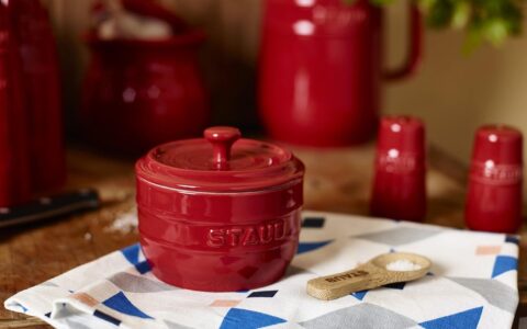 Staub 厨房陶瓷盐罐 带竹勺特卖！樱桃红，0.25升