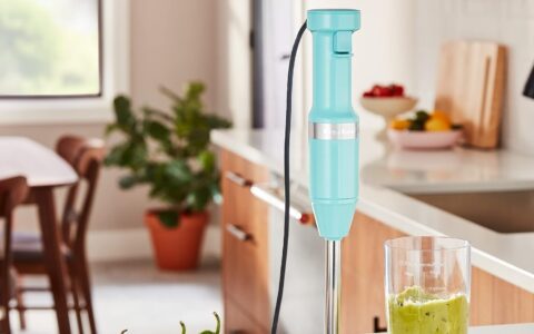 KitchenAid 手持搅拌机特卖+包邮！送搅拌杯，多色可选！一键制汤/奶昔/婴儿食品等