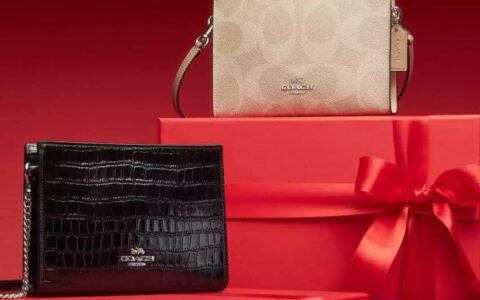 年度好折扣！Coach Outlet 节礼日大促！精选时尚手袋、背包、钱包、卡包等低至低至3折+额外7.5折