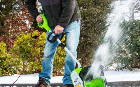 GreenWorks 2600802 8安培12英寸 电动铲雪机特卖+包邮！